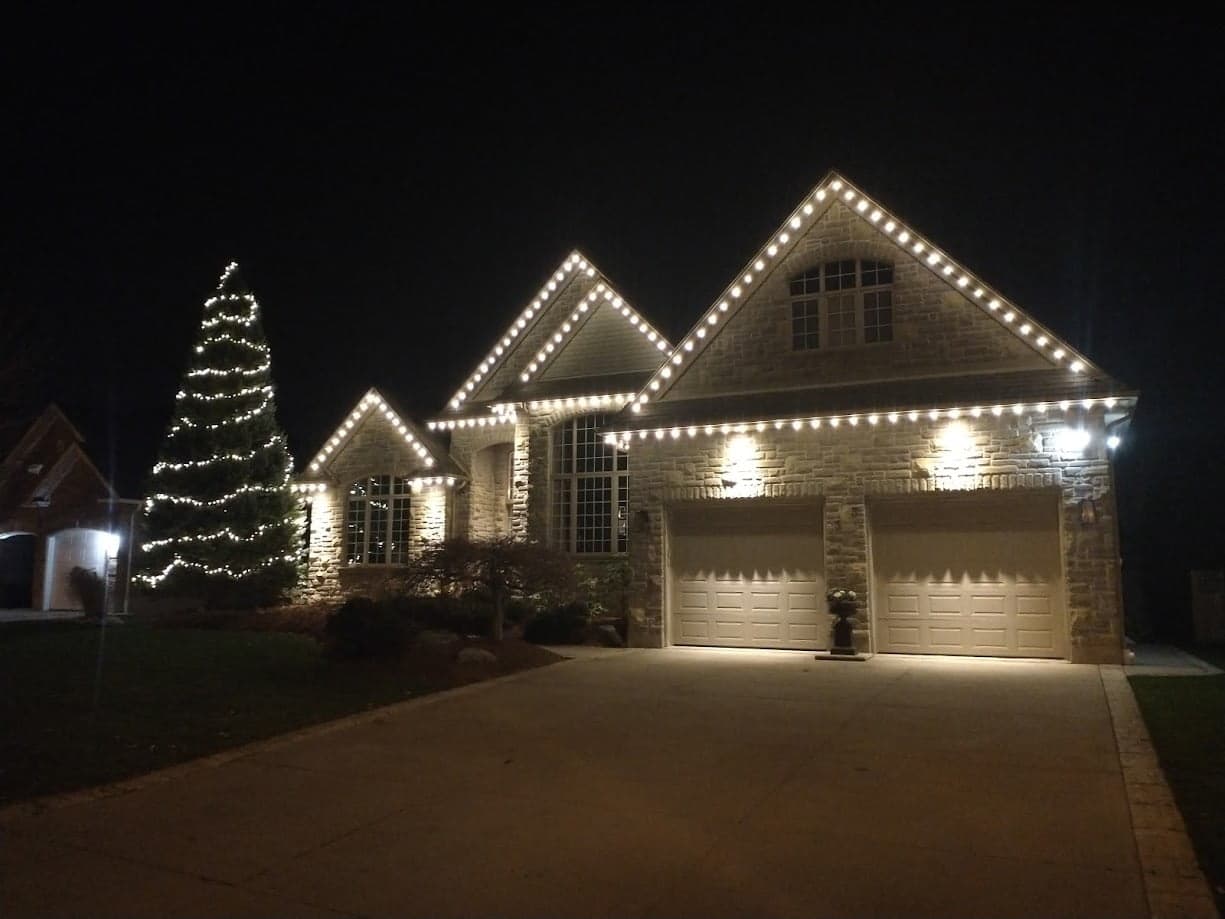 Beautiful residential Christmas lights on a Kitchener-Waterloo home by Classic Christmas Lighting
